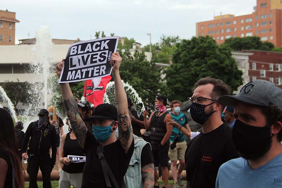A protester holds up a sign saying "Black Lives Matter" in front of the J.C. Nichols Memorial Fountain during the protest against police brutality on May 30.