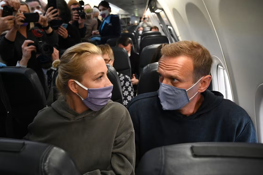 Russian opposition Alexei Navalny and his wife Yulia Navalnaya fly back to Russia after Navalny’s treatment in Germay for Novichok poisoning. Navalny was arrested upon after landing and stayed imprisoned until his death last Friday.