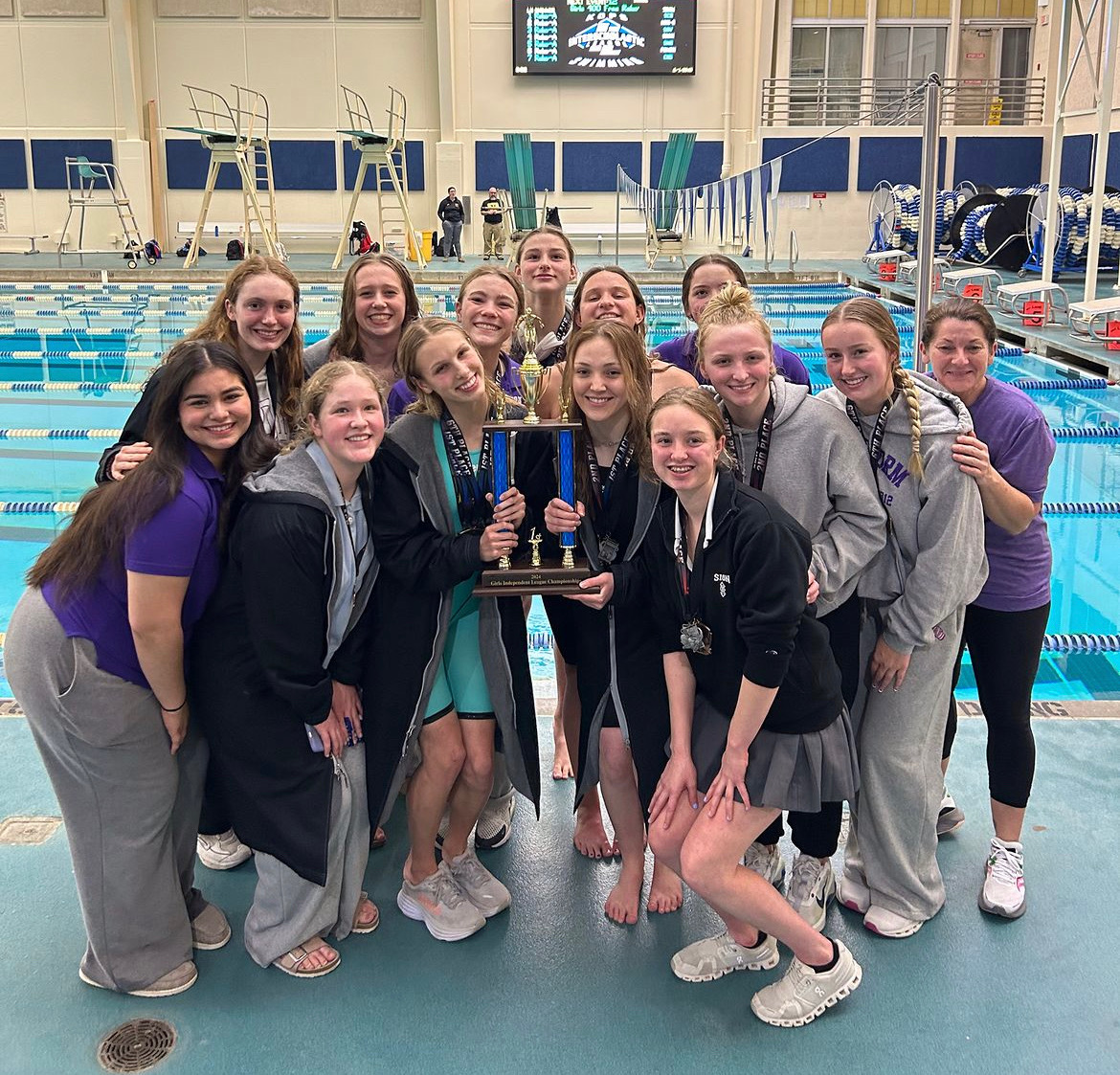 Sion Swim and Dive Team Places First in the Independent League Swimming Championships, Setting Them Up for State