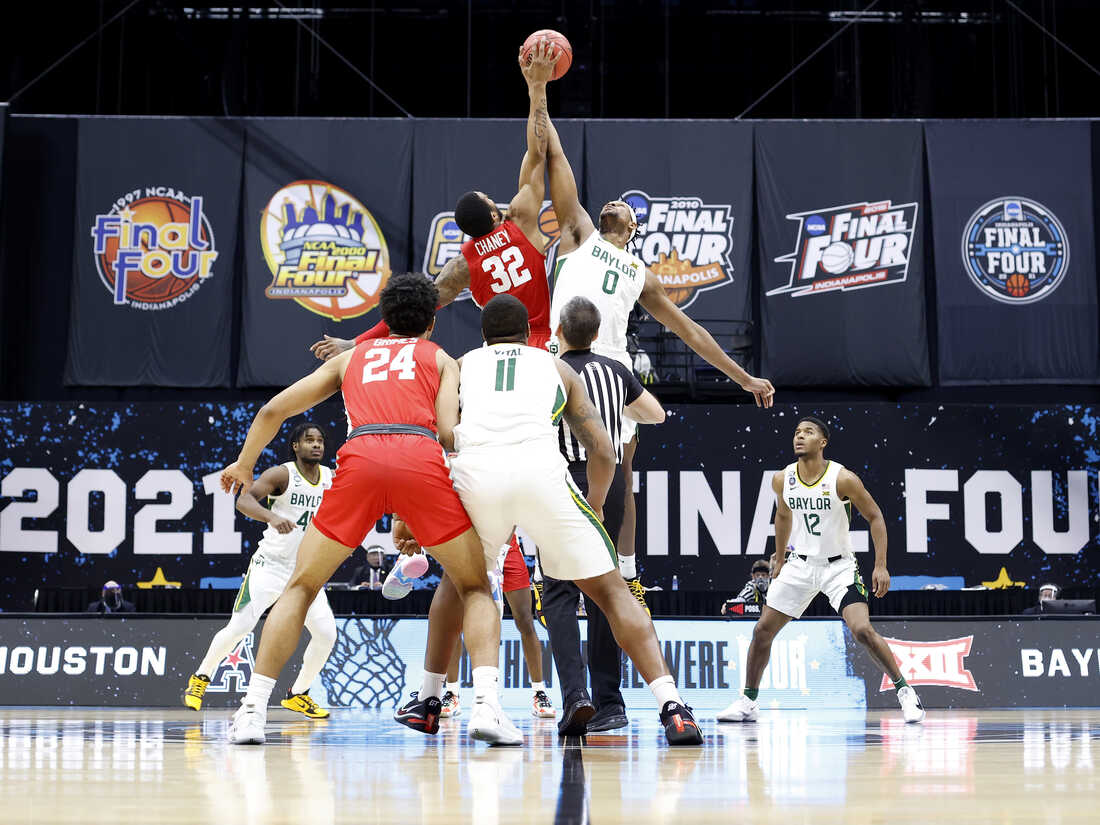 Apr. 3, 2021, Reggie Chaney of the Houston Cougars and Flo Thamba of the Baylor Bears compete for the opening tip-off during the 2021 NCAA Final Four semifinal at Lucas Oil Stadium on April 03, 2021 in Indianapolis, Indiana. The Bears beat the Cougars 78-59. (Photo by Jamie Squire/Getty Images)